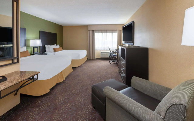 photo 5 of Wyndham Garden Sterling Heights