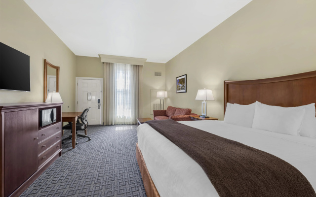 photo 3 of Best Western Plus Swiss Chalet Hotel & Suites