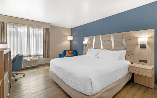 photo 3 of Best Western Plus The Inn at Hampton