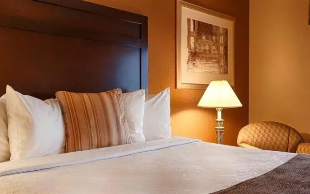 photo 3 of La Quinta Inn & Suites by Wyndham Lackawanna