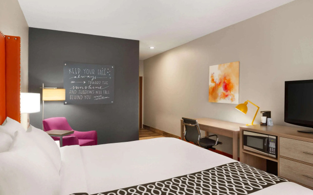 photo 2 of La Quinta Inn & Suites by Wyndham Lackawanna