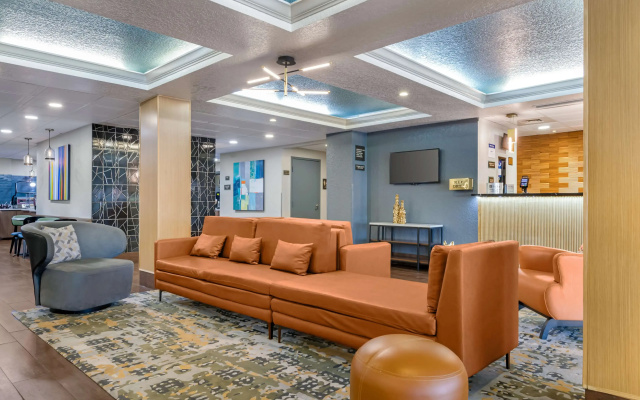 photo 2 of Best Western Plus Universal Inn