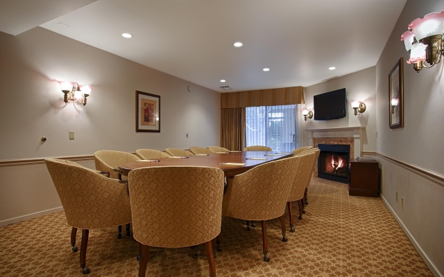 photo 2 of Victorian Inn