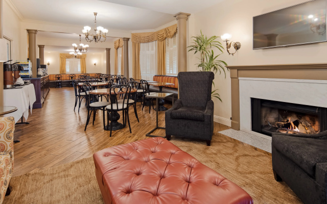 photo 4 of Victorian Inn