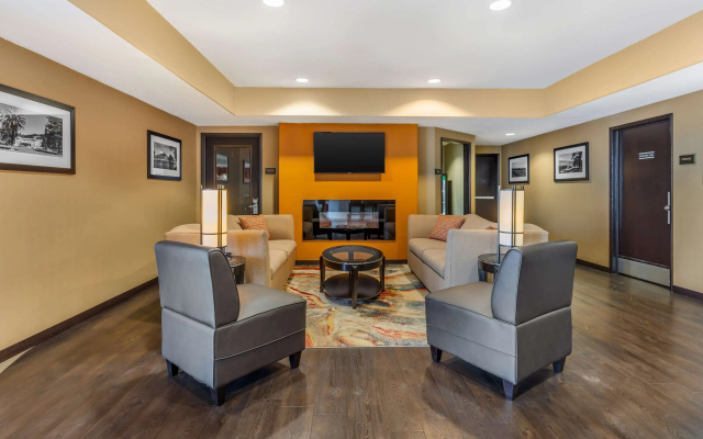 photo 3 of Best Western Plus Wine Country Inn & Suites