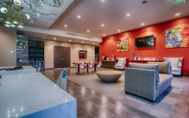 photo 2 of Best Western Premier NOHO Inn