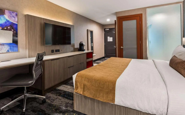 photo 3 of Best Western Premier NOHO Inn
