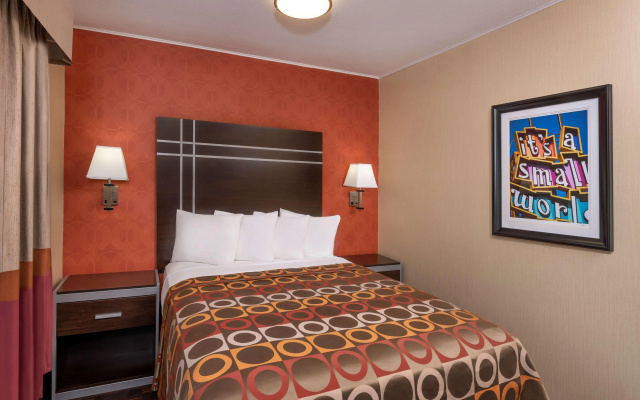photo 4 of Best Western Plus Raffles Inn & Suites