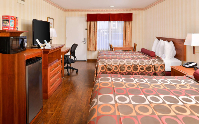 photo 5 of Best Western Plus Raffles Inn & Suites