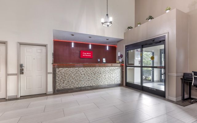 photo 2 of Red Roof Inn & Suites Clinton, MS