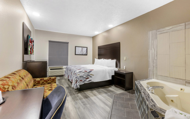 photo 5 of Red Roof Inn & Suites Clinton, MS