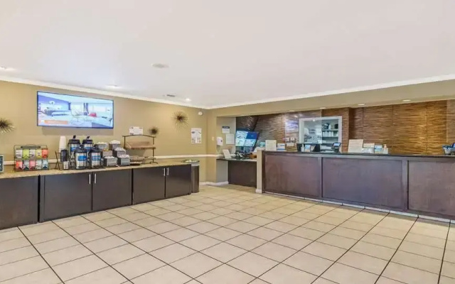 photo 2 of Best Western Roseville Inn