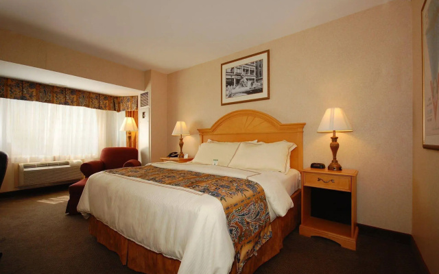 photo 4 of Red Lion Hotel Rosslyn Iwo Jima