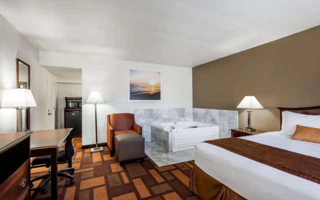 photo 2 of Days Inn & Suites by Wyndham Lodi