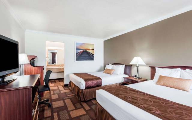 photo 4 of Days Inn & Suites by Wyndham Lodi