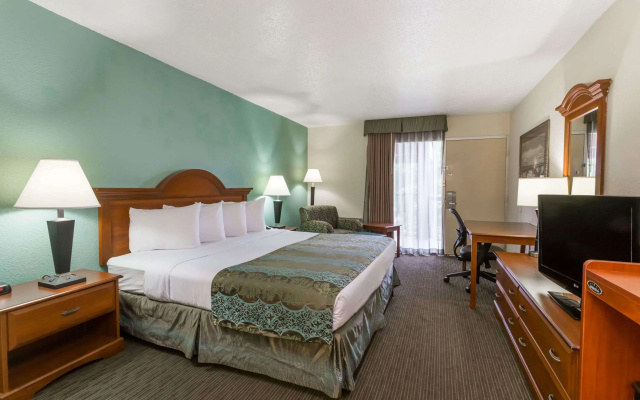 photo 3 of Baymont by Wyndham Sarasota