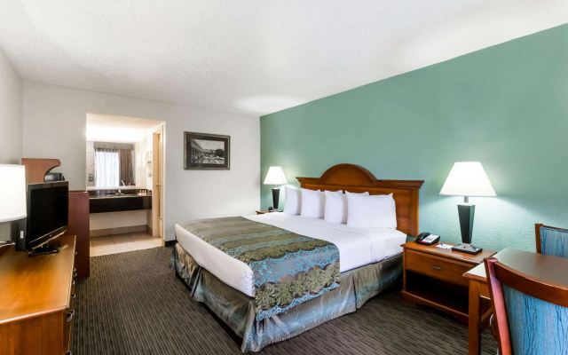 photo 4 of Baymont by Wyndham Sarasota