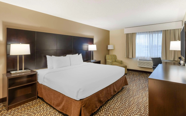 photo 4 of Best Western St. Louis Inn