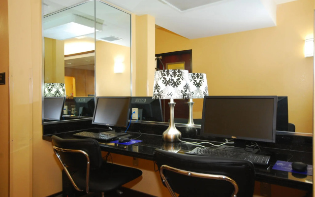photo 3 of Paradise Inn & Suites