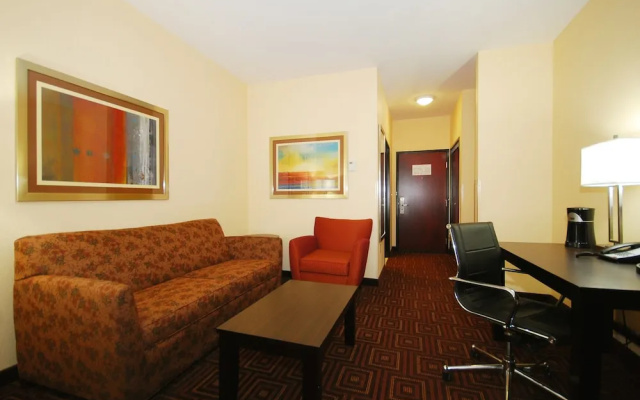 photo 4 of Paradise Inn & Suites