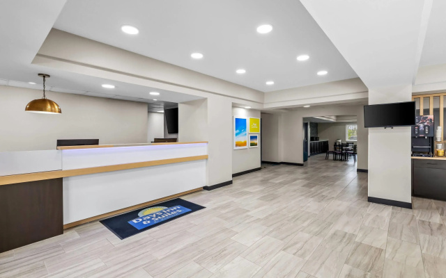 photo 2 of Days Inn & Suites by Wyndham Union City