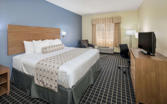 photo 4 of Days Inn & Suites by Wyndham Union City