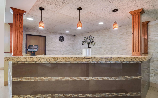 photo 2 of Best Western Waukesha Grand