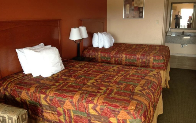 photo 3 of Bestway Inn Dallas