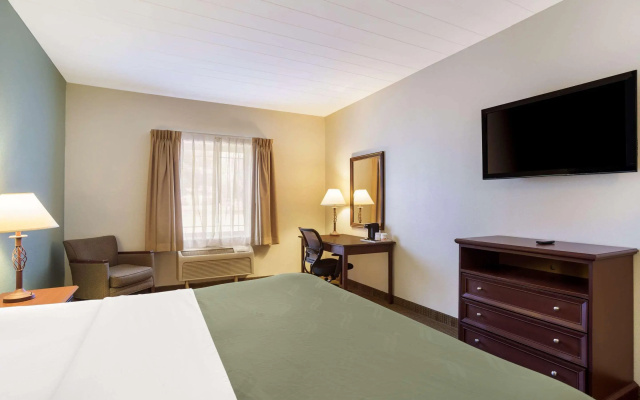 photo 4 of Quality Inn & Suites Monterey I-40