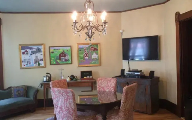 photo 4 of Betsy's Bed & Breakfast