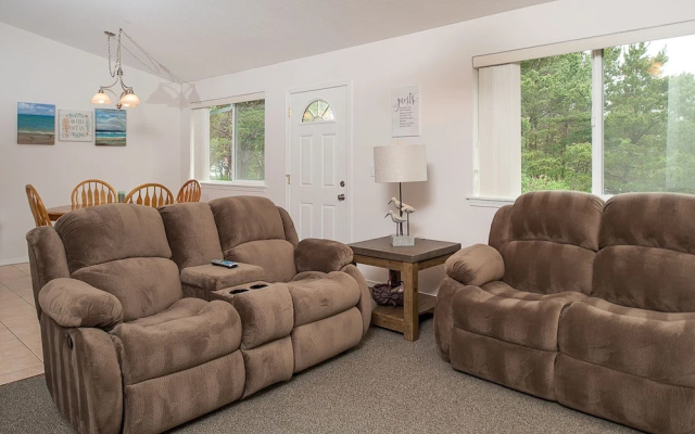 photo 2 of Beverly Beach Retreat 3 Bedrooms 2 Bathrooms Home