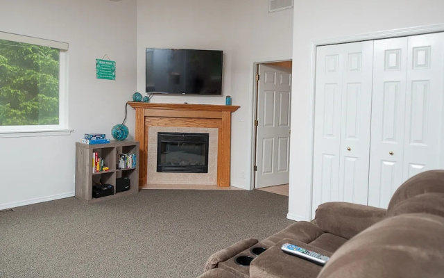 photo 4 of Beverly Beach Retreat 3 Bedrooms 2 Bathrooms Home