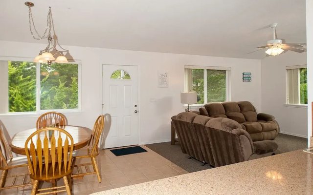 photo 5 of Beverly Beach Retreat 3 Bedrooms 2 Bathrooms Home
