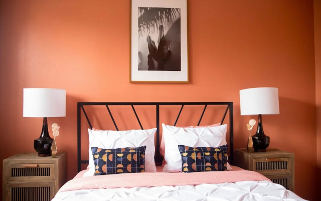 photo 2 of Beverly Boulevard! Cozy Studio! Sleeps 2!
