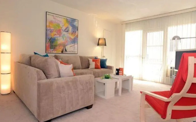 photo 2 of Beverly Center One Bedroom Apartment
