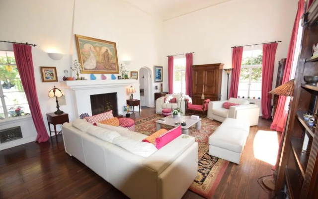 photo 2 of Beverly Hills Celebrity Home