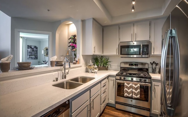 photo 4 of Beverly Hills Condos