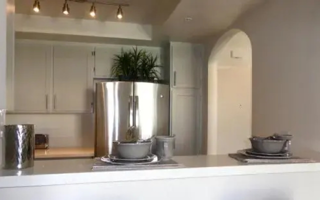 photo 2 of Beverly Hills luxury 2 Bed 2 Bath