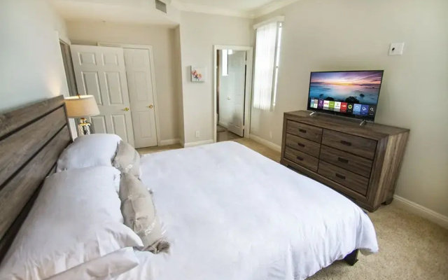 photo 4 of Beverly Hills luxury 2 Bed 2 Bath