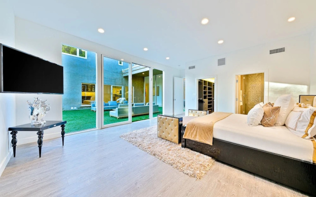 photo 3 of Beverly Hills Luxury Modern Palace