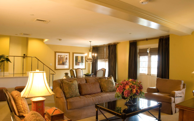 photo 2 of Bienville House