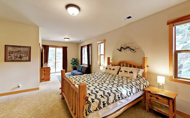 photo 2 of Big 5br W/ 2 Sunny Decks + Rec Center Access 5 Bedroom Home