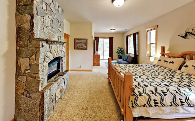 photo 4 of Big 5br W/ 2 Sunny Decks + Rec Center Access 5 Bedroom Home