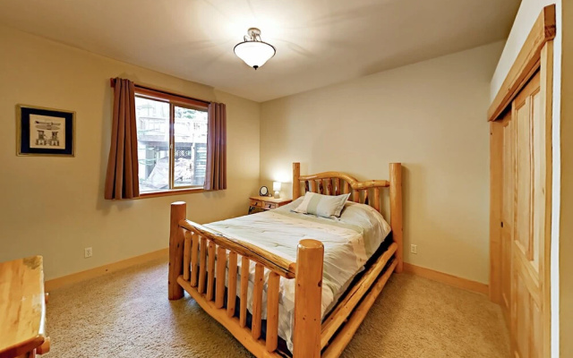 photo 5 of Big 5br W/ 2 Sunny Decks + Rec Center Access 5 Bedroom Home