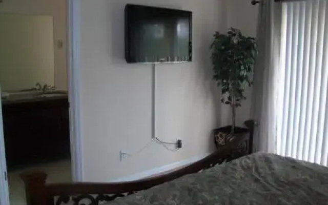 photo 3 of Big Bird's Nest! - 4 Br townhouse by RedAwning