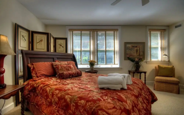 photo 2 of Biltmore Village Hideaway - 2 Br Condo