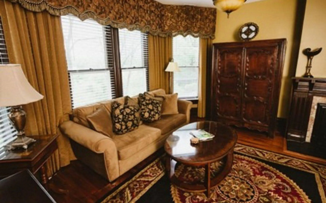 photo 2 of Biltmore Village Inn B&B