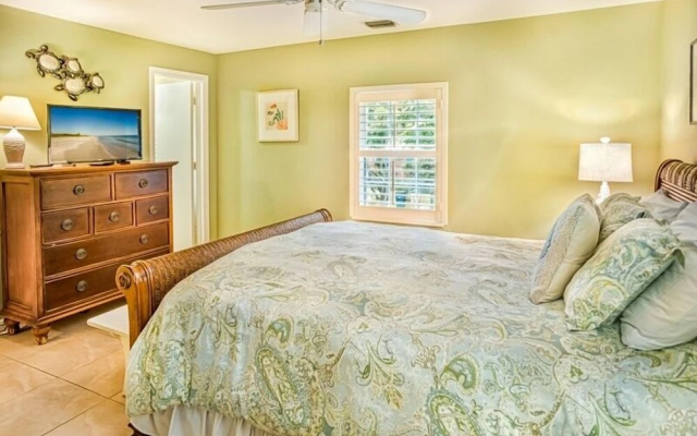 photo 4 of Bird Of Paradise 4 Bedroom Home by RedAwning