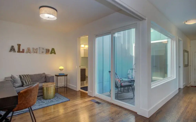 photo 4 of Bird Paradise: Serene Bayview Home in East Alameda 2 Bedrooms 2 Bathro