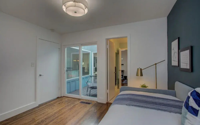 photo 5 of Bird Paradise: Serene Bayview Home in East Alameda 2 Bedrooms 2 Bathro